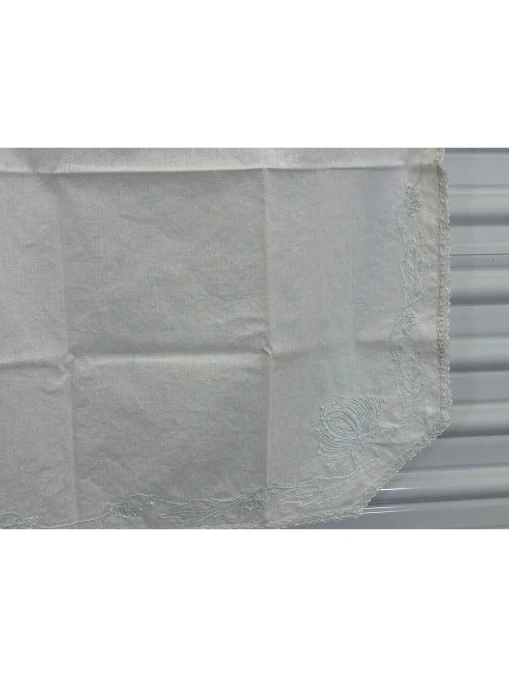 Vintage Embroidered Flower Floral Leaf Crochet Border Card Table Tablecloth Top